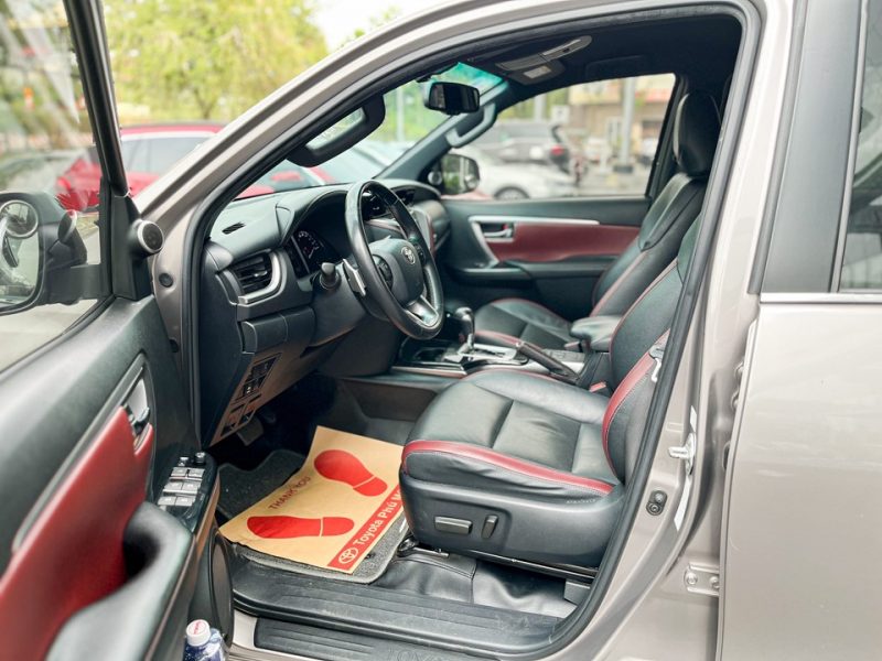 Toyota Fortuner Legender 2.4AT đời 2021 giá tốt