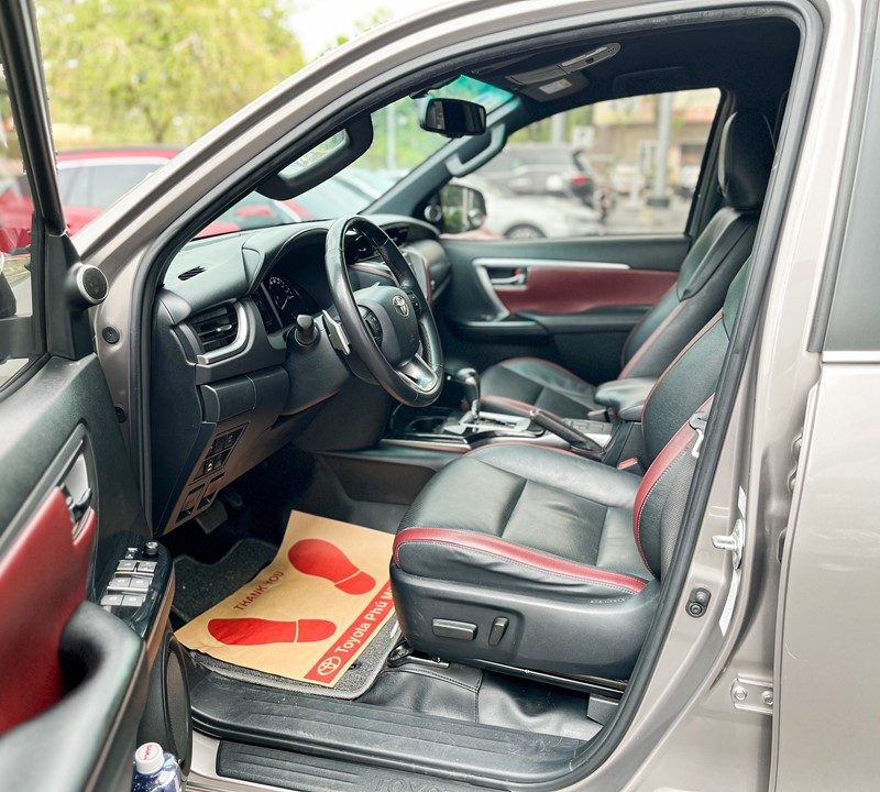 Toyota Fortuner Legender 2.4AT đời 2021 giá tốt