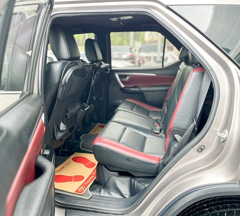 Toyota Fortuner Legender 2.4AT đời 2021 giá tốt